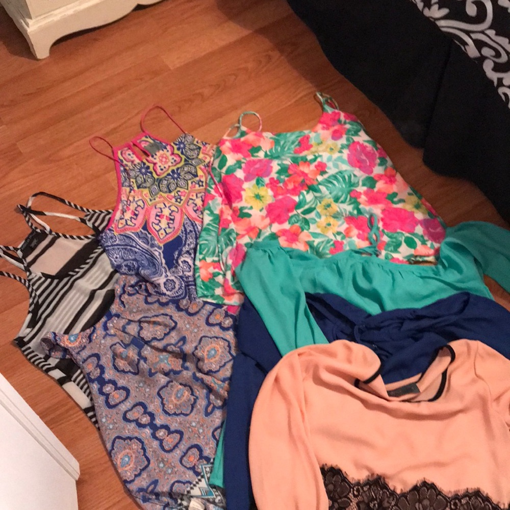 4 tanks and 3 quarter sleeve shirts